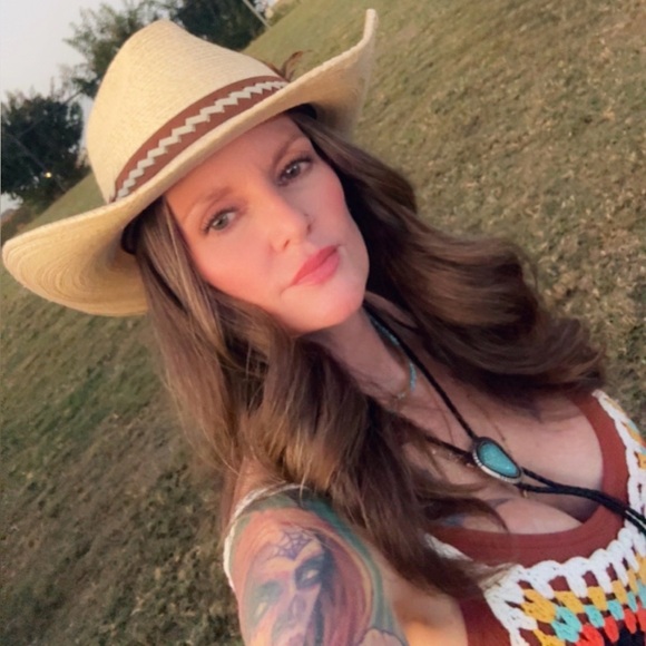 Meet your Posher, Rebecca - Picture 1 of 1